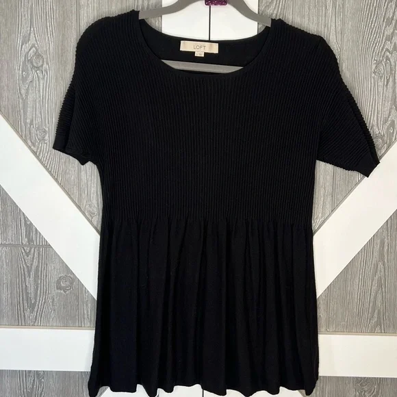 287. LOFT Black Ribbed Short Sleeve Top S - Picture 2 of 5